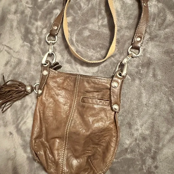 b. makowsky leather Brown Crossbody Bag with Tassel Accent perfect condition - Picture 2 of 7